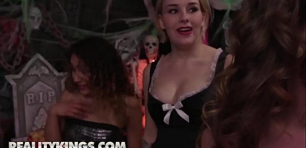  Gina Valentina, Eve Ellwood, Stoney Lynn) Share Big Cock In A Halloween Orgy - Reality Kings